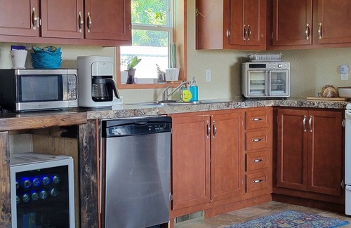 Deadwood Casa | Country Comfort! Cozy 4-bedroom mobile home in quiet Saint Onge with WiFi, AC!