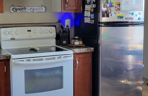 Deadwood Casa | Country Comfort! Cozy 4-bedroom mobile home in quiet Saint Onge with WiFi, AC!