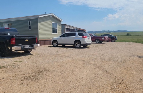 Deadwood Casa | Country Comfort! Cozy 4-bedroom mobile home in quiet Saint Onge with WiFi, AC!