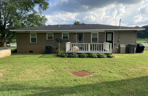 Rogersville Casa | Country Convenience and Half a Mile to Boat Ramp.