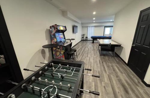 Fairview  Highland County Casa | Country Cornerstone Retreat with Pool, Game Room, Theater, Hot Tub, Massage
