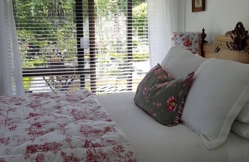 Tauranga Casa | Country cottage and small wedding venue set in divine garden setting.