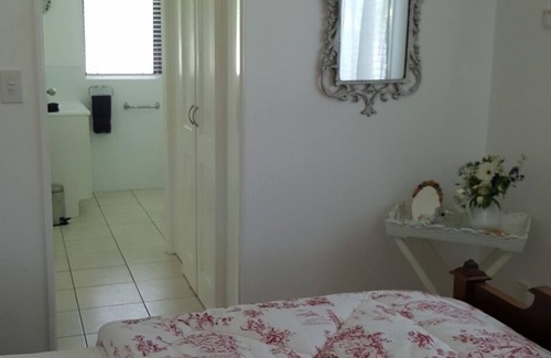 Tauranga Casa | Country cottage and small wedding venue set in divine garden setting.