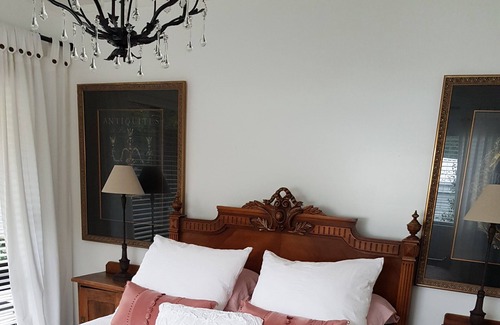 Tauranga Casa | Country cottage and small wedding venue set in divine garden setting.