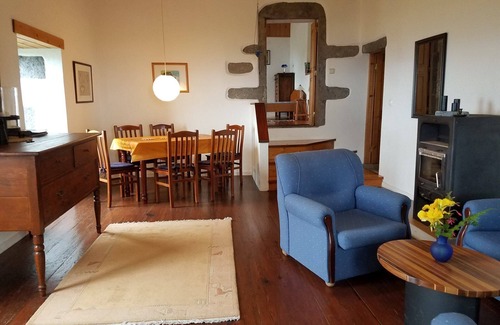 Horta Casa | Vacaciones en una casa de campo típica de las Azores con fantásticas vistas al mar.