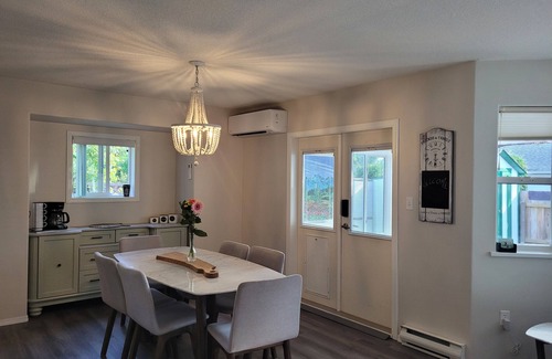 Courtenay Casa | Country Cottage feel in the City!