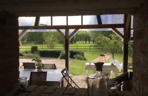 Le Bec-Hellouin Cabaña | Casa de campo, bien equipada para dos adultos y dos niños (+ perros)
