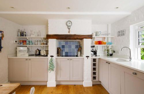 Sidlesham Casa | Country cottage in pretty village quay views