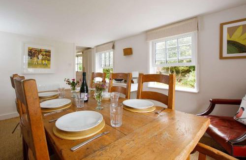 Sidlesham Casa | Country cottage in pretty village quay views