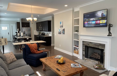 Sand Ridge Casa | Country Cottage near the City!
