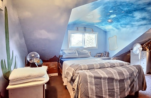 Ottawa Division Cabaña | Country Cottage Retreat located on the Rideau River-swim, relax and explore.