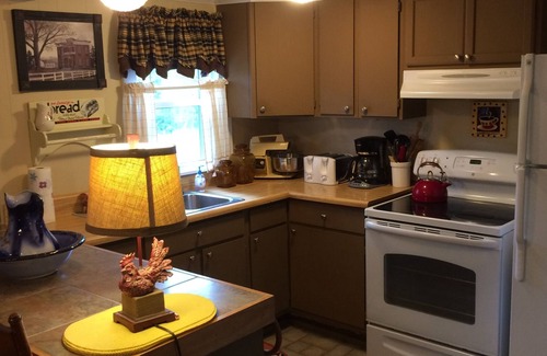 Gap Mills Casa | Country Cottage Retreat