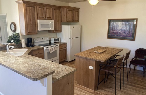 New Harmony Cabaña | Country Cottage @ The Killian Family Farm