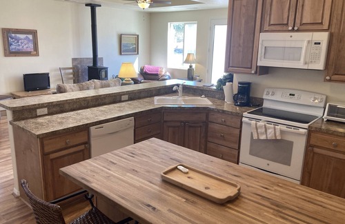 New Harmony Cabaña | Country Cottage @ The Killian Family Farm