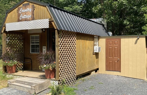 Red House Cabaña | Country Cottage