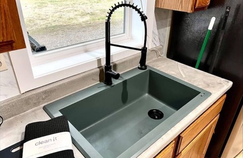 Billings Cabaña | Country Cottage with a View
