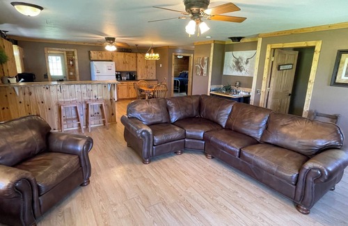 Merrillan Cabina | Country Creek Retreat: cozy 2-bedroom cabin with AC, WiFi, & forested privacy