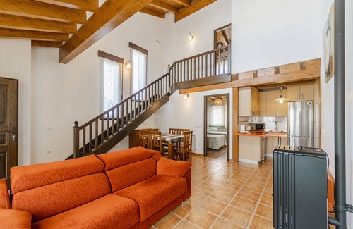 Espeja de San Marcelino Casa | Casa rural 'Rural Iglesia 1' con terraza compartida, jardín privado y balcón
