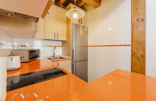 Espeja de San Marcelino Casa | Casa rural 'Rural Iglesia 1' con terraza compartida, jardín privado y balcón