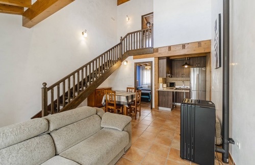 Espeja de San Marcelino Casa | Casa rural 'Rural Iglesia 2' con terraza compartida, jardín privado y balcón