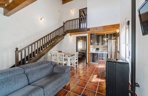 Espeja de San Marcelino Casa | Casa rural 'Rural Iglesia 3' con terraza compartida, jardín privado y balcón