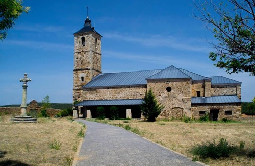 Santa Colomba de Somoza Casa | Country House 'La Casina De La Fuente' with Private Garden and Wi-Fi