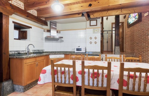 Santa Maria de Valdeón Casa | Casa rural 'El Serenal' con vistas a la montaña, terraza privada y Wi-Fi