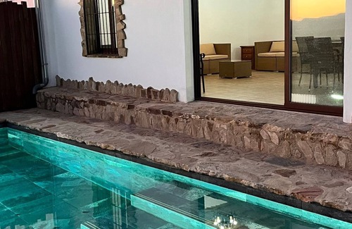 Villanueva del Trabuco Villa | Casa rural 'Cortijo Borreguero' con vistas a la montaña, piscina privada y Wi-Fi