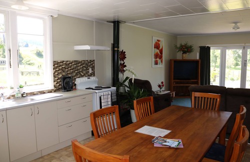 Nukuhou Casa | Country Escape By The Beach - Pet Friendly!