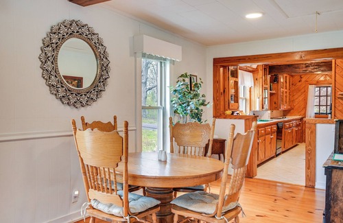 Gilbertsville Cabina | Country Escape: Log Cabin Near Kentucky Lake!