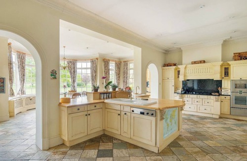 George Green Casa | Country Estate Property Near Windsor Castle-Former Home of Geri Halliwell