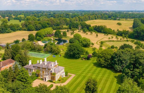George Green Casa | Country Estate Property Near Windsor Castle-Former Home of Geri Halliwell