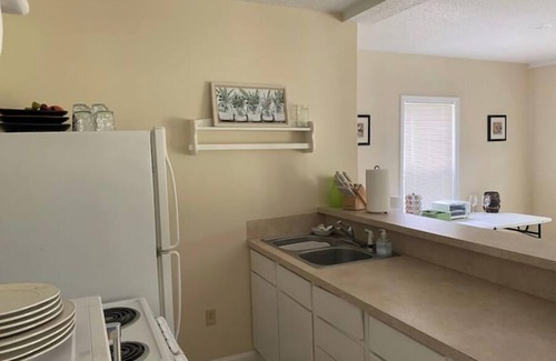 Williamsburg County Otro | Country farm cottage