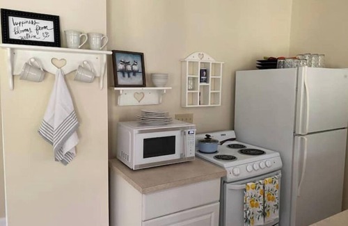 Williamsburg County Otro | Country farm cottage