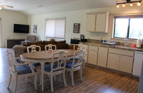 Newcastle Otro | Country Farmhouse On 40 Acre Working Cattle Ranch Near Wineries and Hiking