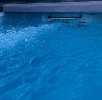 Otley Casa | Country Farmhouse - swim spa hot tub- bbq hut