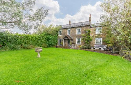 Otley Casa | Country Farmhouse - swim spa hot tub- bbq hut