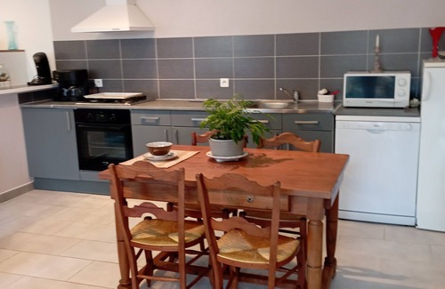 Saint-Martial-Viveyrol Casa | Country gite shared with owner