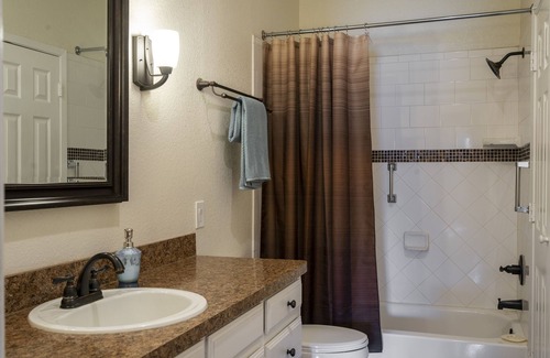 Fort Worth Otro | Country Getaway 1 mile from Harbor One Marina on Eagle Mt. Lake.