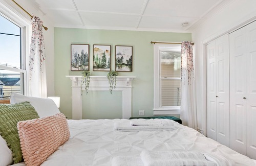 Poughkeepsie Casa | Country Getaway| Free parking | Centrally Located