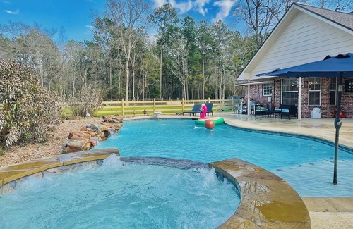 Magnolia Casa | Country Getaway Magnolia Forest Home in10 Acre Lot