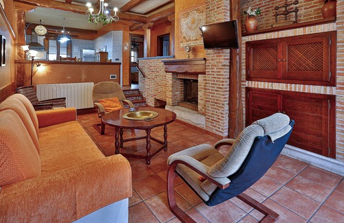 Canalejas de Penafiel Casa | Casa rural 'El Lagar' con terraza privada, jardín privado y Wi-Fi