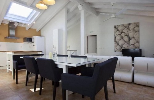 Améscoa Baja Casa | Casa rural 'Gailupa' con vistas a la montaña, jardín privado y Wi-Fi