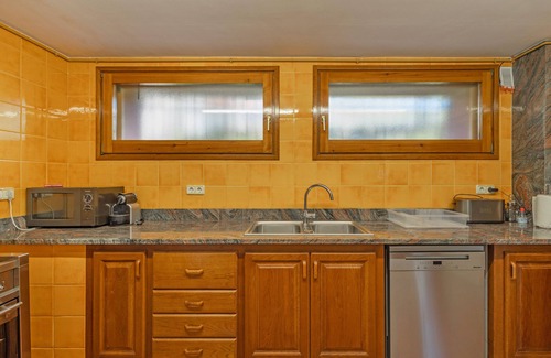 Santa Maria de Besora Casa | Casa rural 'Cisquet' con vistas a la montaña, piscina compartida y Wi-Fi