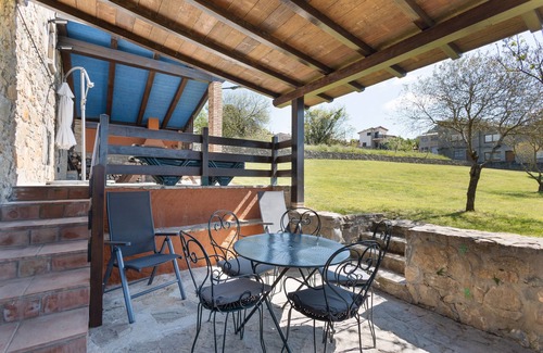Santa Maria de Besora Casa | Casa rural 'Cisquet' con vistas a la montaña, piscina compartida y Wi-Fi