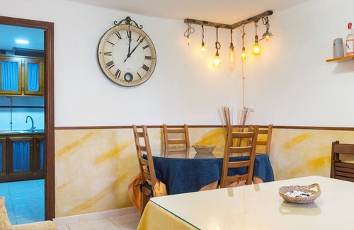 Cazalla De La Sierra Casa | Casa rural 'Fuente Nueva' con balcón