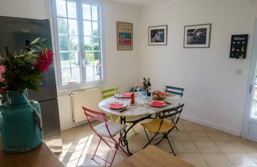 Bonneville-la-Louvet Casa | Country house in the Pays d'Auge between villages