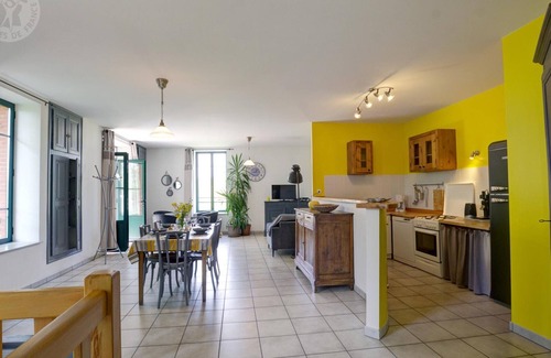 Saint-Just-la-Pendue Cabaña | Casa rural con jacuzzi, sauna, Wi-Fi y jardín privado