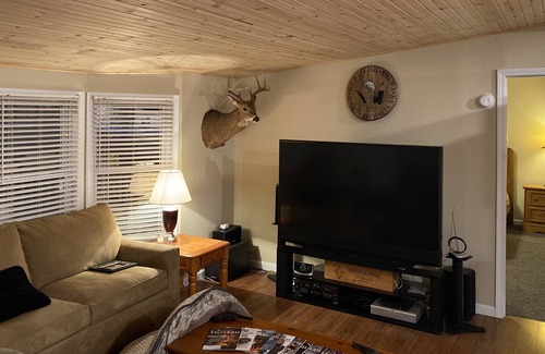 Nancy Cabaña | Country Home 75 acres near Lake Cumberland