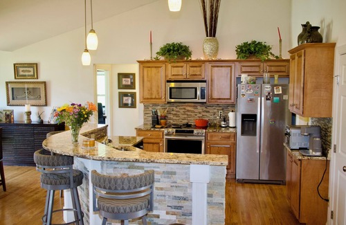 Mertztown Casa | Country Home Hot tub, Sauna, Pool table. 10 minutes from Bear Creek Ski Resort